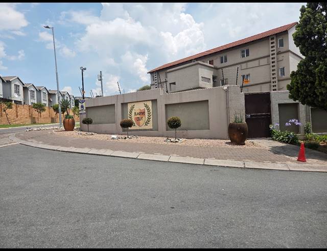 2 bed property for sale in NOORDHANG